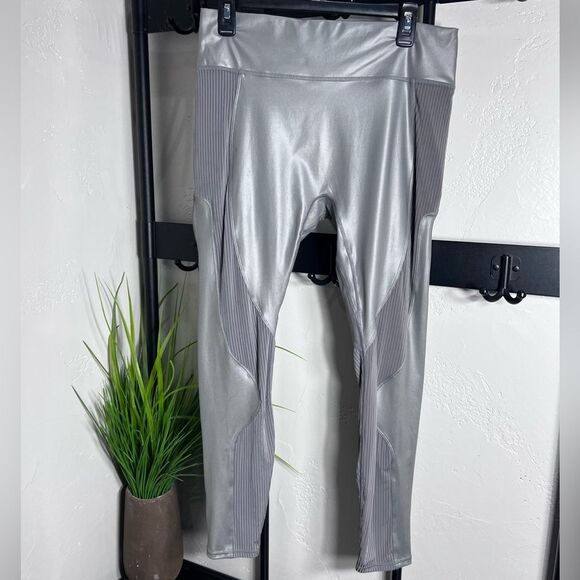 Fabletics Leggings Motion365+ Contour High-Waisted Gunmetal Gray Shine Size XL - Picture 9 of 14